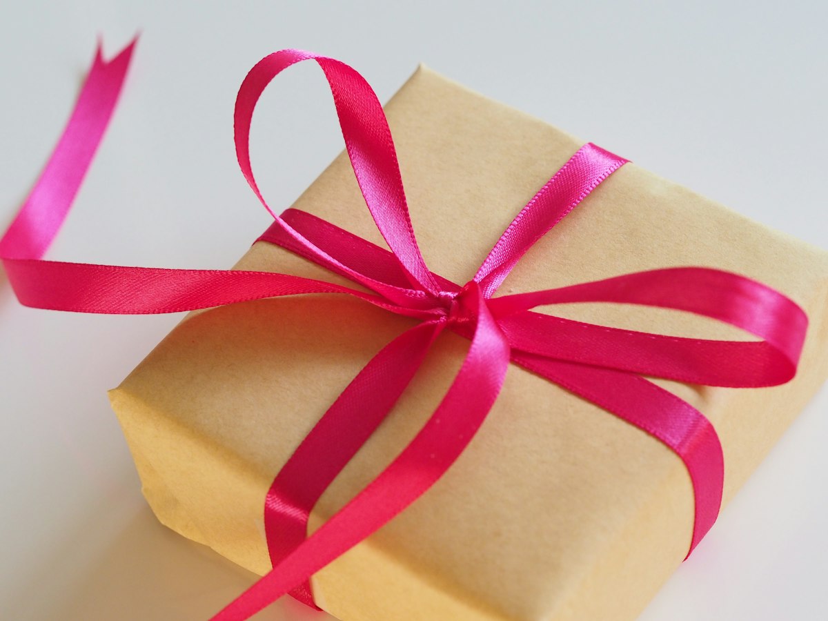 Feestelijke prijzen en cadeaus voor een loterij